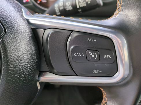 Used 2022 Jeep Wrangler Unlimited Sahara AWD/4WD image 26