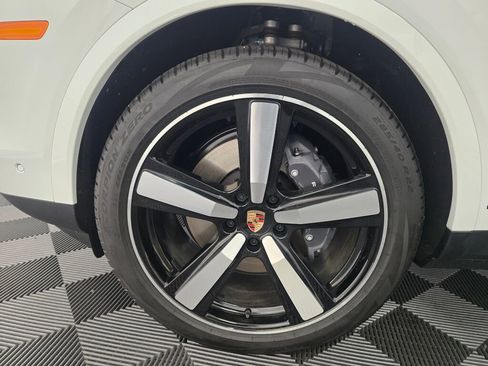 New 2026 Porsche Cayenne image 25