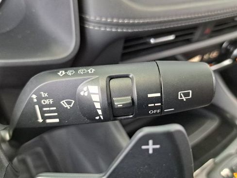 Used 2023 Nissan Rogue SV FWD image 11