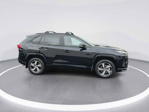 New 2025 Toyota RAV4 SE image 9