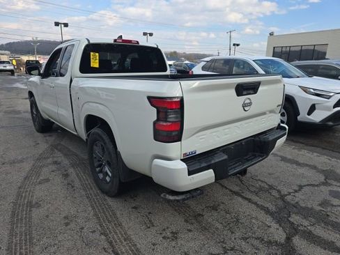 Used 2025 Nissan Frontier SV w/ Tow Package image 3