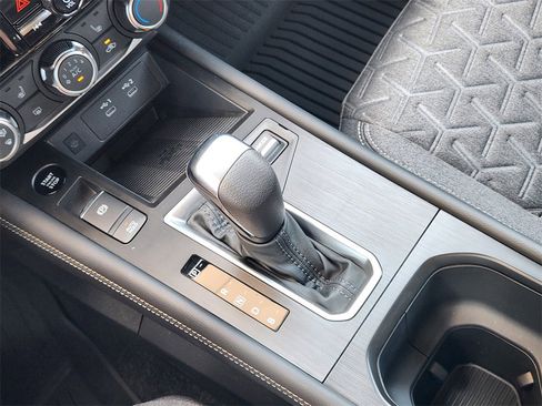 New 2025 Nissan Kicks SV w/ SV Premium Package image 15