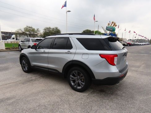 Used 2023 Ford Explorer XLT w/ Equipment Group 202A image 17