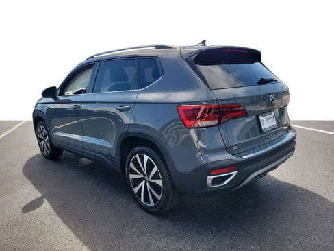 Used 2023 Volkswagen Taos SE FWD image 4