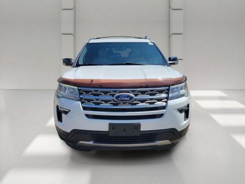 Used 2018 Ford Explorer XLT w/ Equipment Group 201A FWD image 2
