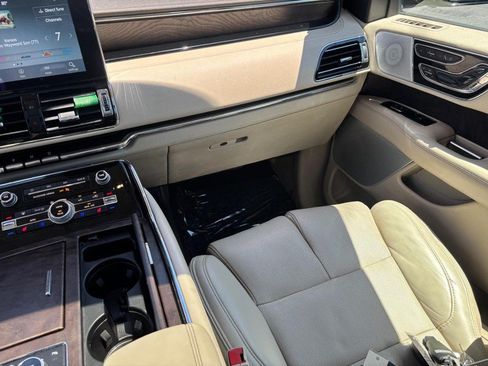 Used 2020 Lincoln Navigator Reserve w/ Luxury Package AWD/4WD image 17