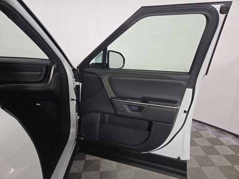Used 2025 Rivian R1S Adventure AWD/4WD image 18
