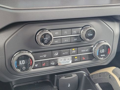 New 2025 Ford Bronco Badlands image 19