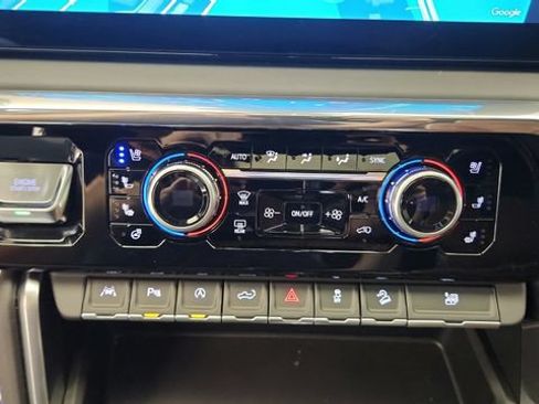 Used 2024 GMC Sierra 1500 Denali Ultimate AWD/4WD image 19