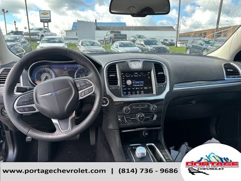 Used 2022 Chrysler 300 Touring image 14