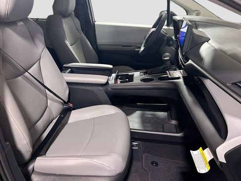 New 2026 Toyota Sienna XLE FWD image 29