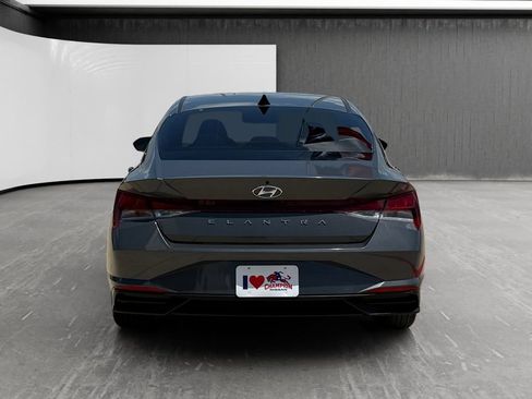 Used 2023 Hyundai Elantra SEL w/ Convenience Package FWD image 4