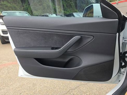 Used 2018 Tesla Model 3 Long Range RWD image 17