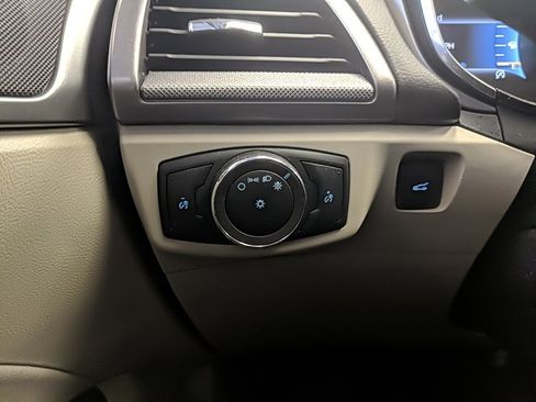 Used 2020 Ford Fusion SE image 17