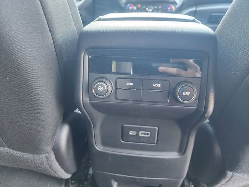 Used 2023 GMC Acadia SLE image 14