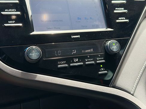 Used 2020 Toyota Camry SE FWD image 11