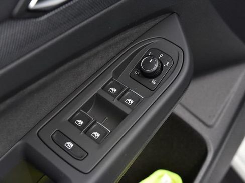 New 2026 Volkswagen GTI SE FWD image 8