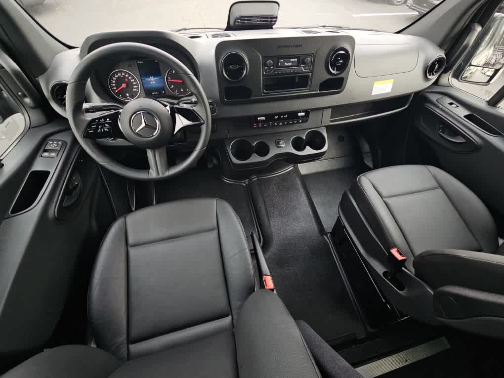 Used 2025 Mercedes-Benz Sprinter 2500 image 13