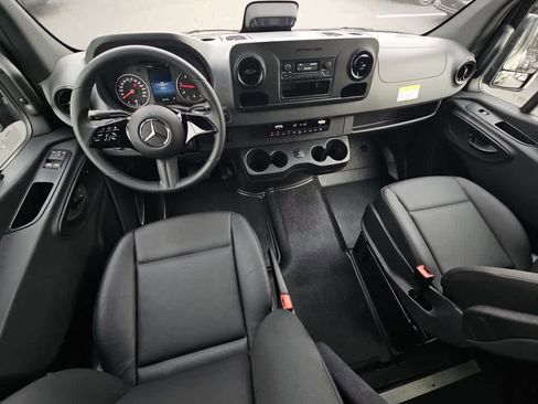 Used 2025 Mercedes-Benz Sprinter 2500 image 13