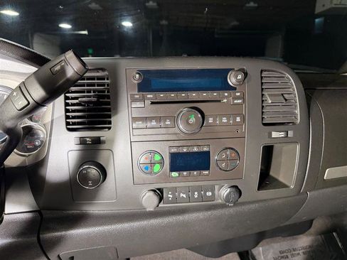 Used 2014 Chevrolet Silverado 2500 LT w/ Interior Plus Package image 13