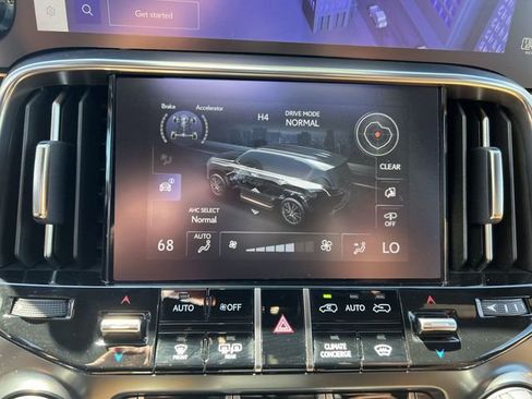Used 2025 Lexus LX 600 4WD w/ Appearance Package image 17