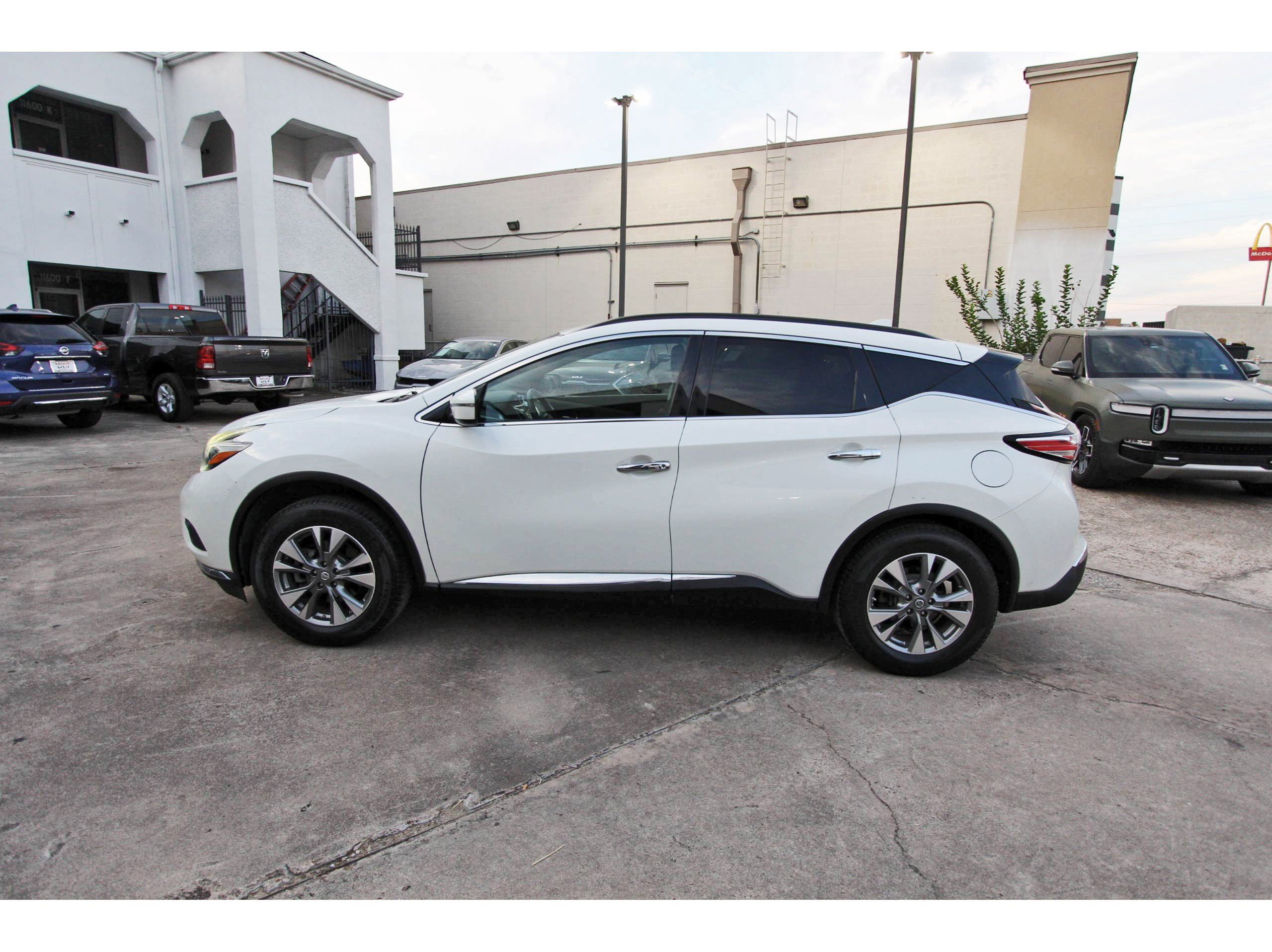 Used 2018 Nissan Murano SV FWD image 4