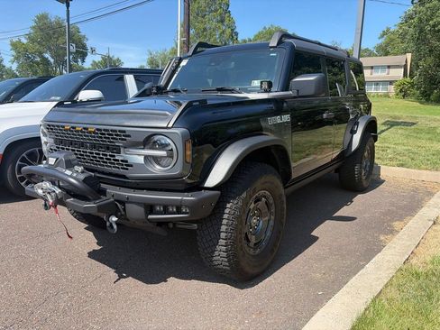 Used 2024 Ford Bronco Everglades AWD/4WD image 3