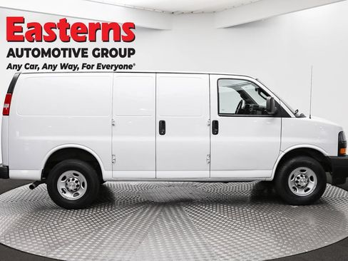Used 2021 Chevrolet Express 2500 RWD image 4
