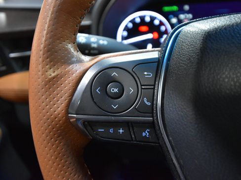 Used 2019 Toyota Avalon Limited image 19