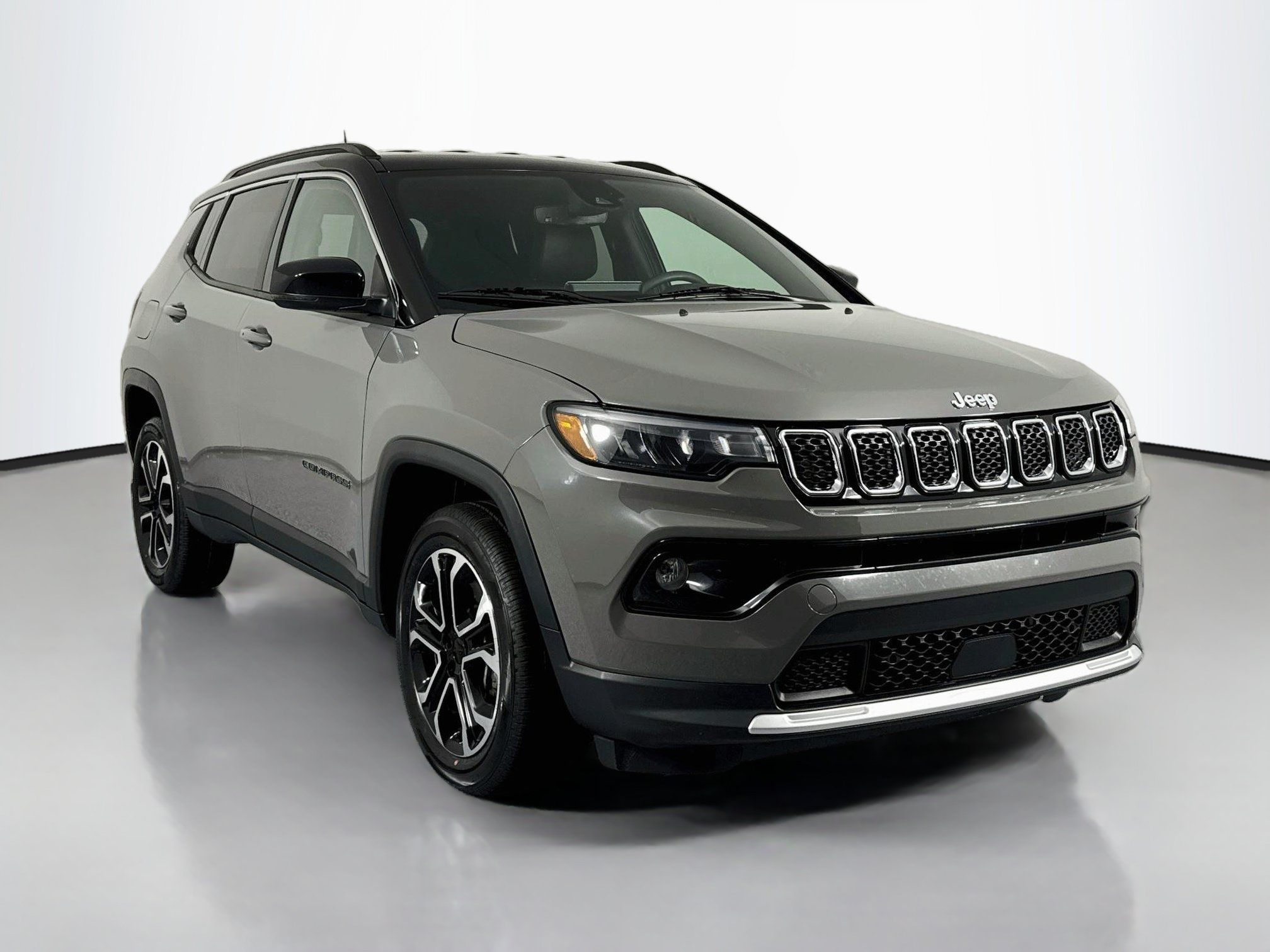 Used 2024 Jeep Compass Limited AWD/4WD image 3