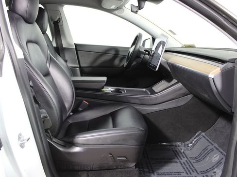 Used 2022 Tesla Model Y Long Range AWD/4WD image 11