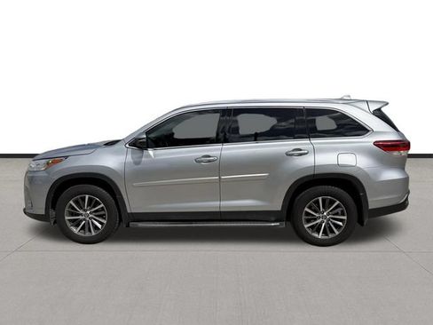 Used 2019 Toyota Highlander XLE AWD/4WD image 8