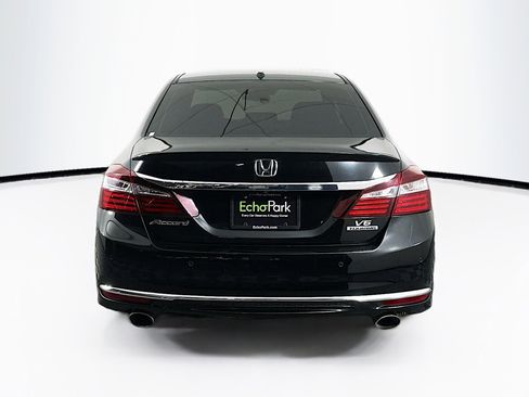 Used 2017 Honda Accord Touring image 7