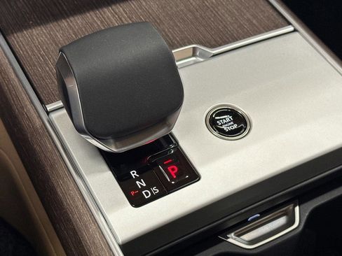 New 2026 Land Rover Range Rover SE image 18