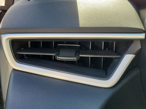 Used 2025 Toyota Corolla LE image 30