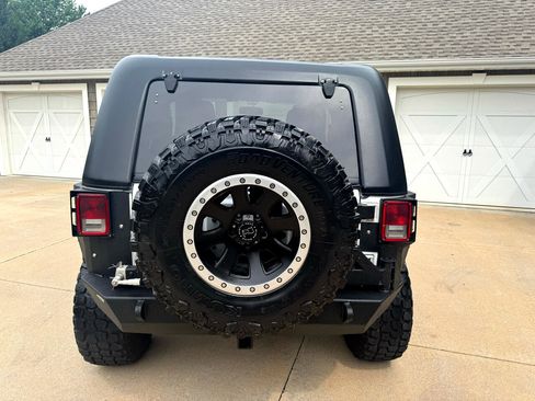 Used 2017 Jeep Wrangler Rubicon w/ Power Convenience Group image 5