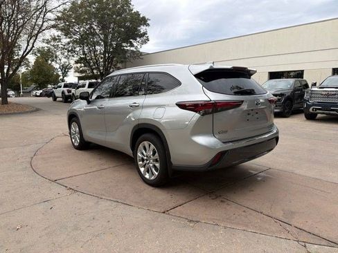 Used 2024 Toyota Highlander Limited AWD/4WD image 4