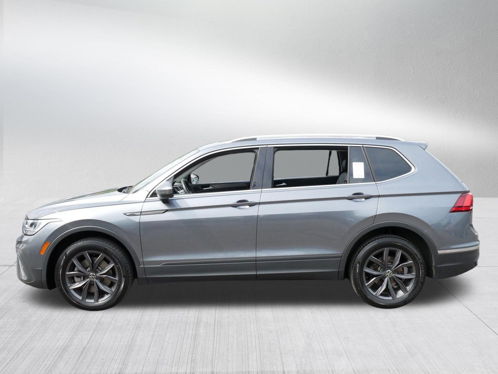 Certified 2023 Volkswagen Tiguan SE w/ Panoramic Sunroof Package AWD/4WD image 4
