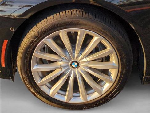 Used 2017 BMW 740i image 26
