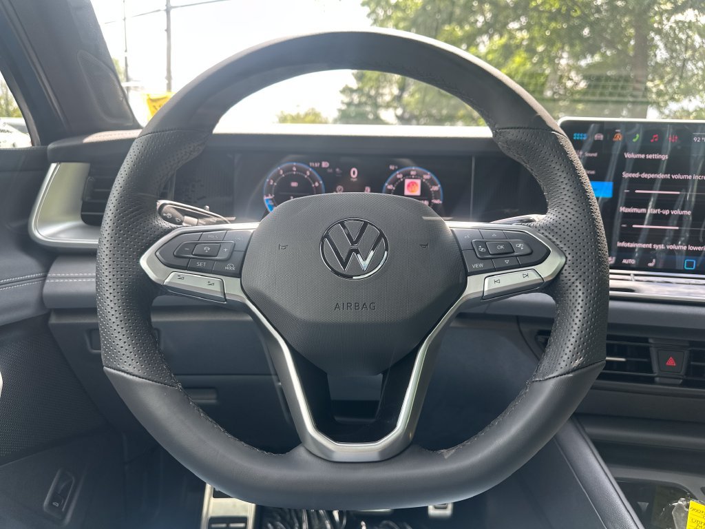 New 2026 Volkswagen Tiguan SE R-Line AWD/4WD image 12