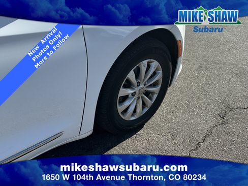 Used 2017 Chrysler Pacifica Touring-L image 26