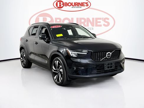 Used 2024 Volvo XC40 B5 Plus w/ Climate Package AWD/4WD image 1