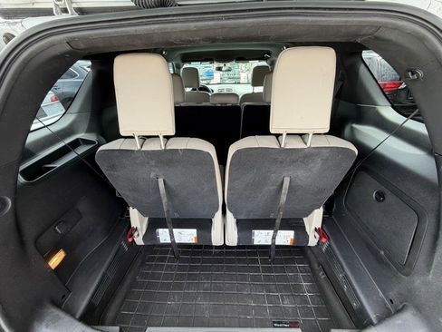 Used 2018 Ford Explorer XLT w/ Equipment Group 202A FWD image 8