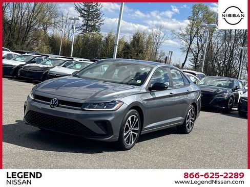 Used 2025 Volkswagen Jetta Sport FWD image 4