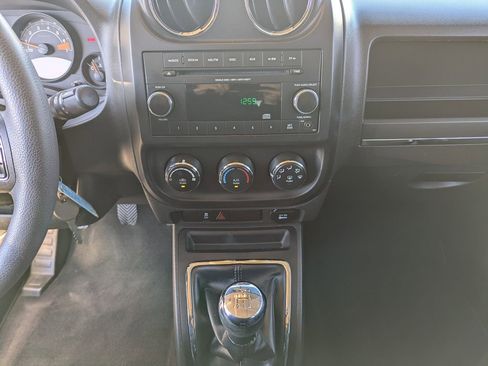 Used 2014 Jeep Patriot Sport image 17
