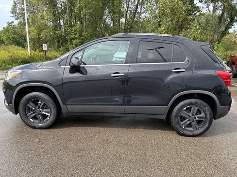 Used 2018 Chevrolet Trax LT w/ Sun & Sound Package AWD/4WD image 2