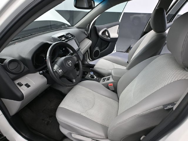 Used 2012 Toyota RAV4 EV FWD image 16