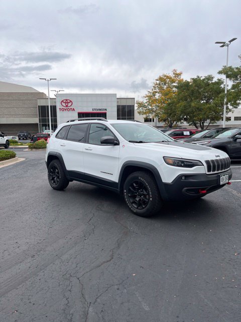 Used 2019 Jeep Cherokee Trailhawk w/ Cold Weather Group AWD/4WD image 1