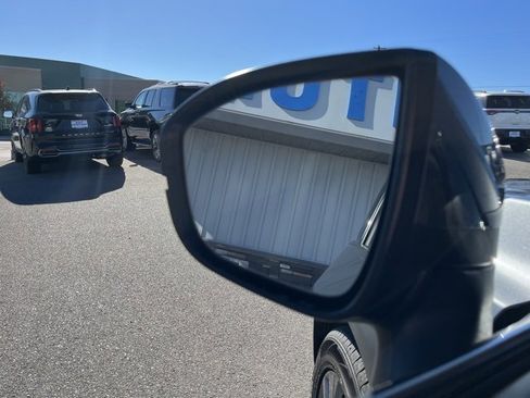 Used 2024 Nissan Pathfinder SV image 23