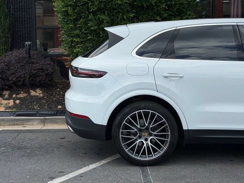 Used 2022 Porsche Cayenne AWD/4WD image 22